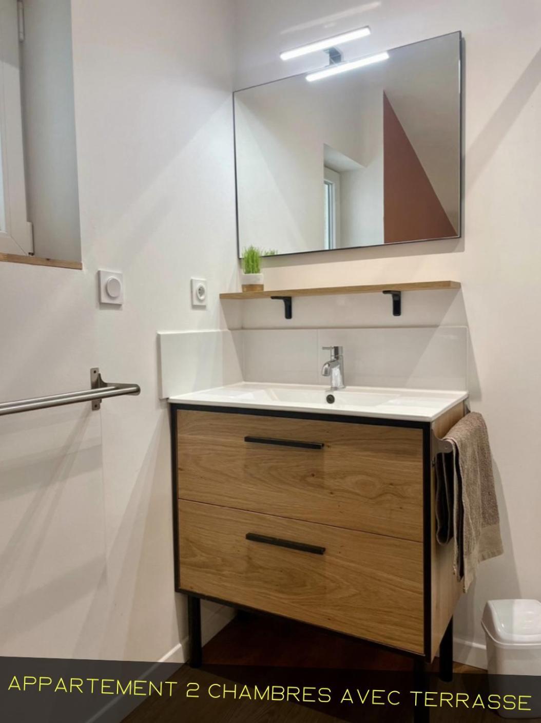 Les Appartements Du Pont Joubert Пуатье Экстерьер фото